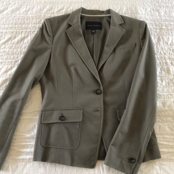 Skirt suit - Picture 5 of 6